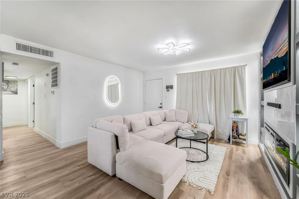 6320 Bristol, Las Vegas, NV 89107