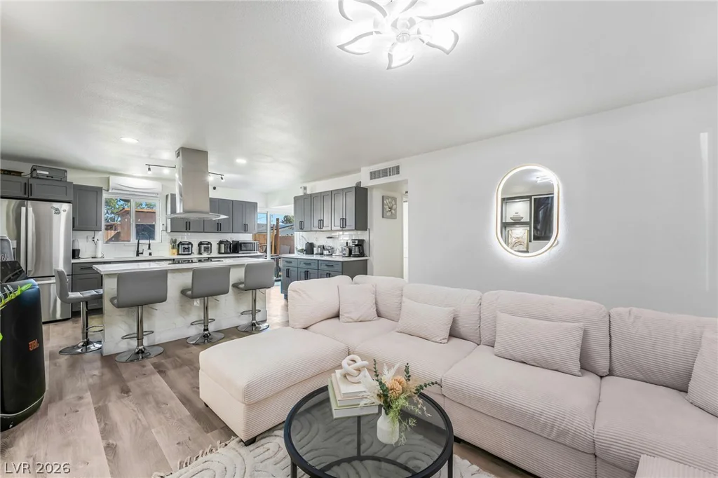 6320 Bristol, Las Vegas, NV 89107