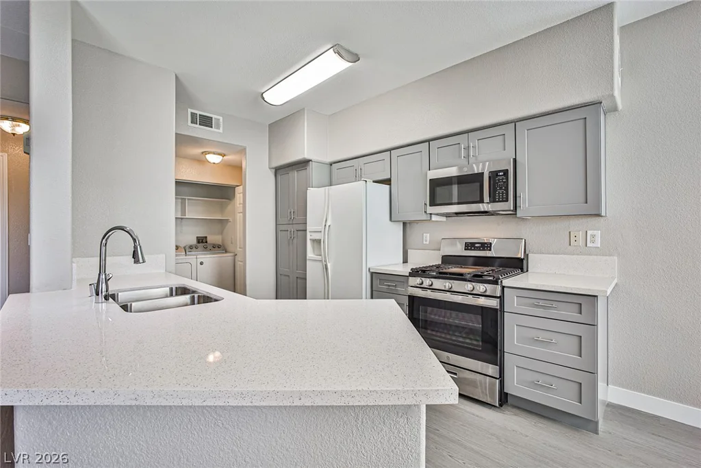 2101 Black Island, Las Vegas, NV 89128