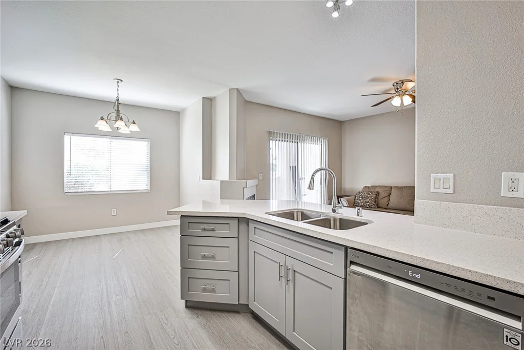 2101 Black Island, Las Vegas, NV 89128