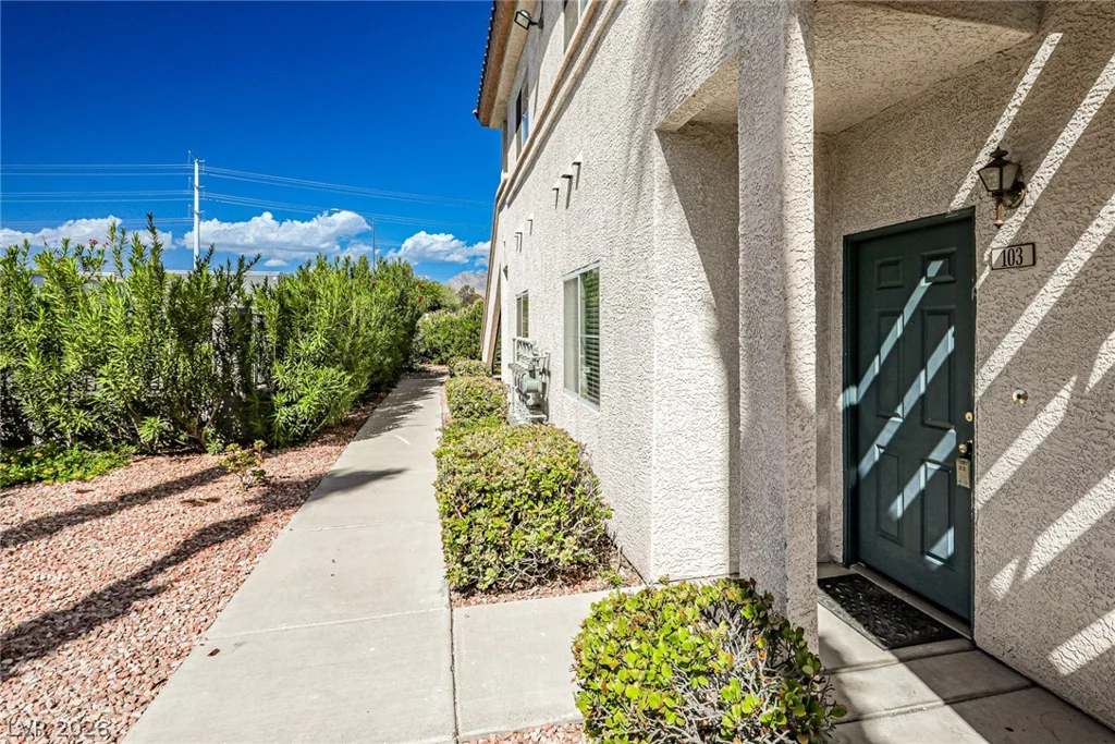 2101 Black Island, Las Vegas, NV 89128