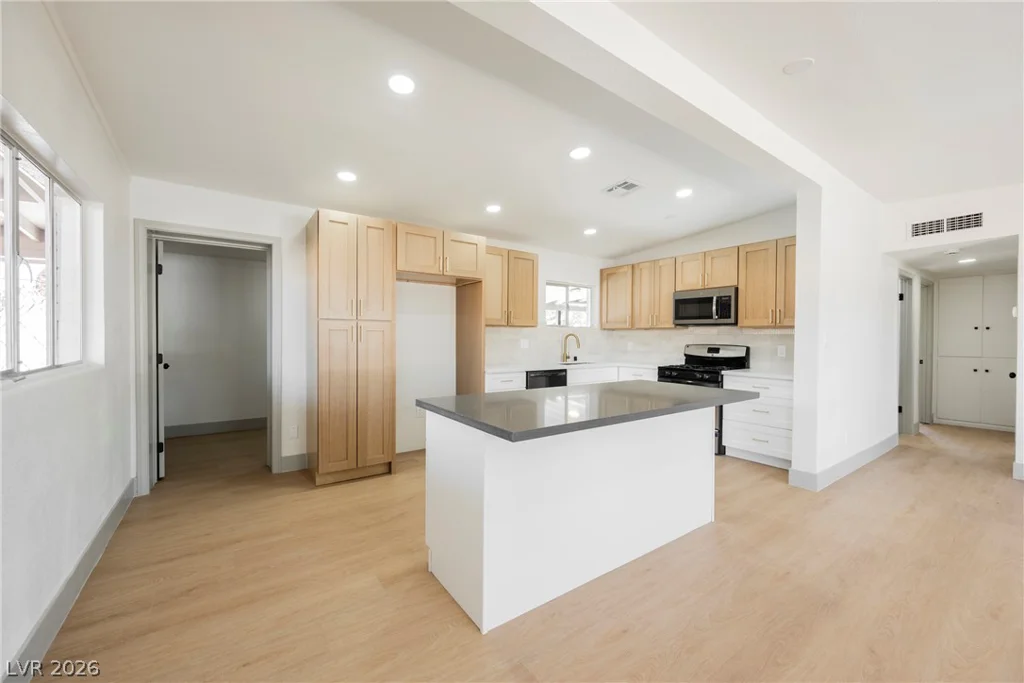 1124 Nassau, Las Vegas, NV 89108