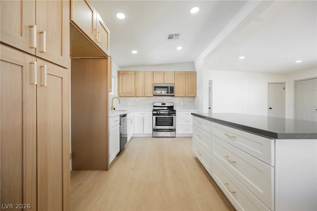 1124 Nassau, Las Vegas, NV 89108