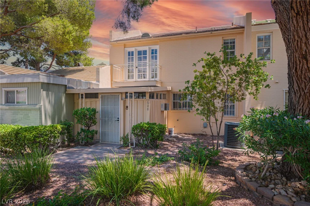 608 Tam O Shanter, Las Vegas, NV 89109