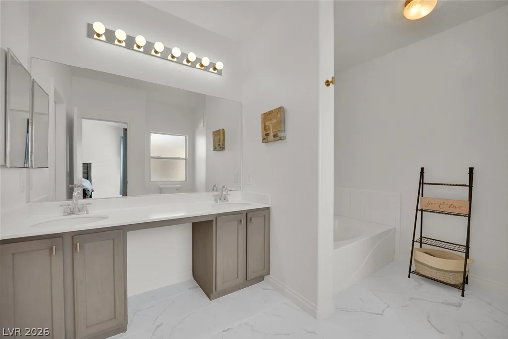 2000 Quarry Ridge, Las Vegas, NV 89117
