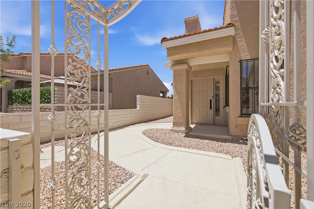 251 Cimarron, Las Vegas, NV 89145