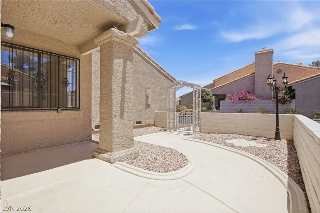251 Cimarron, Las Vegas, NV 89145