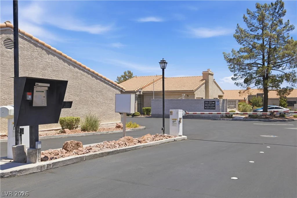 251 Cimarron, Las Vegas, NV 89145