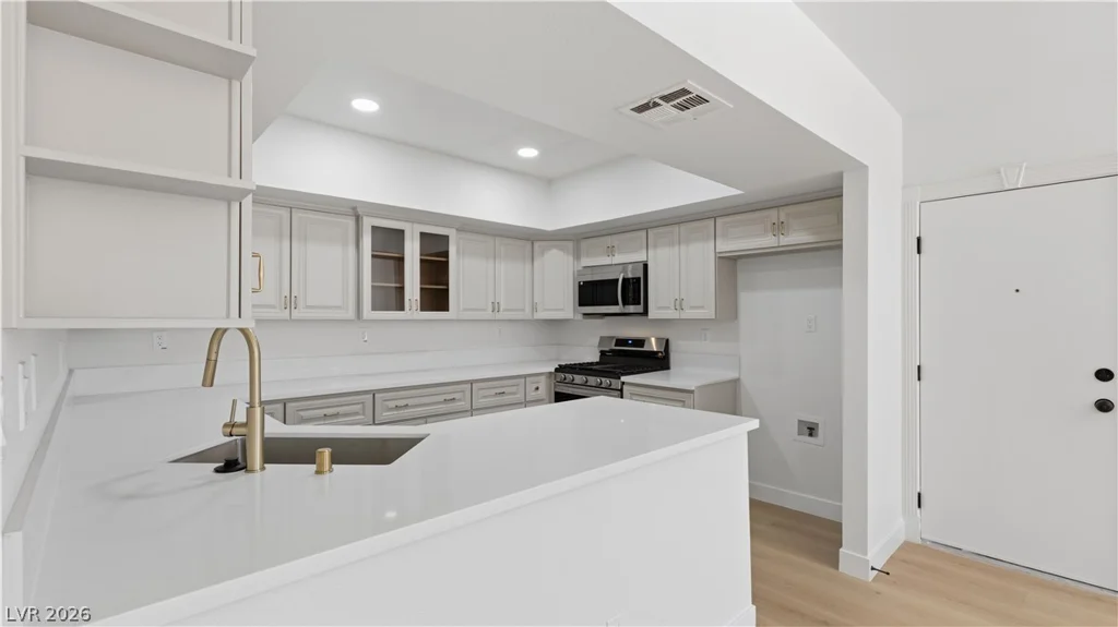 251 Cimarron, Las Vegas, NV 89145