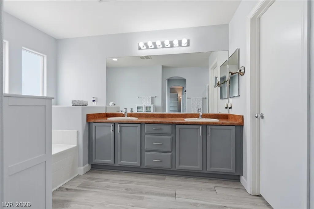 6597 Roundstone Bog, Las Vegas, NV 89139