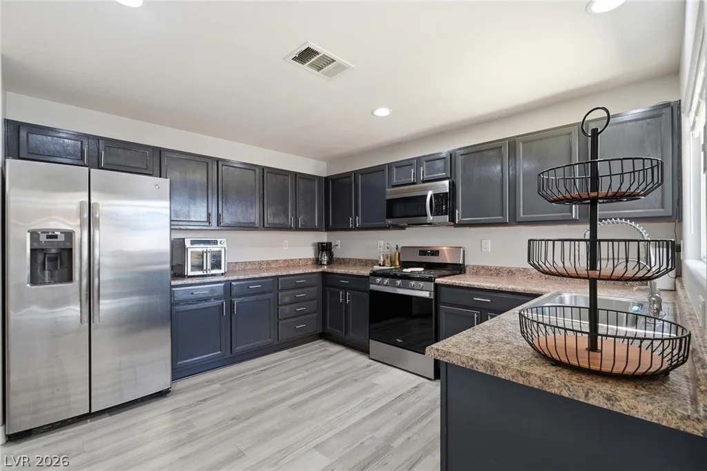 6597 Roundstone Bog, Las Vegas, NV 89139
