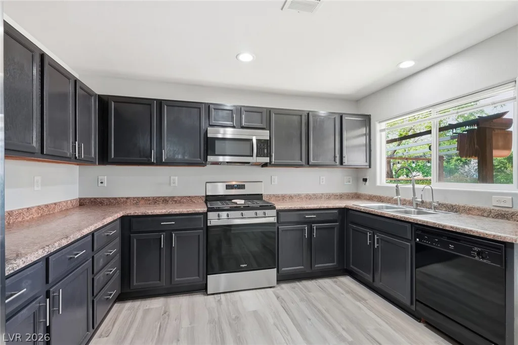 6597 Roundstone Bog, Las Vegas, NV 89139