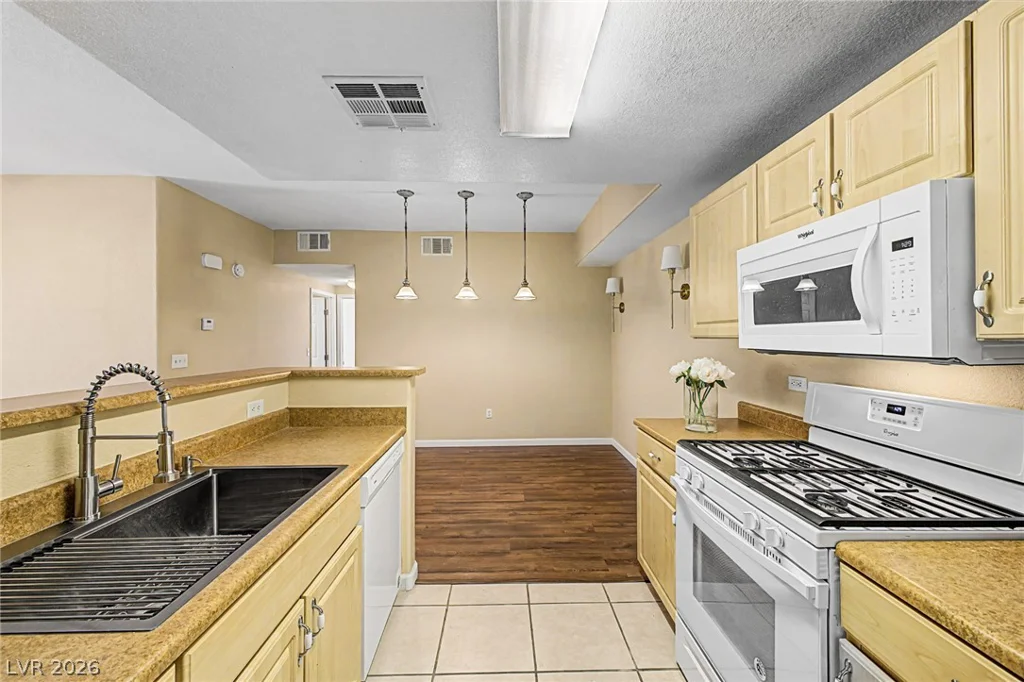 8250 Grand Canyon, Las Vegas, NV 89166