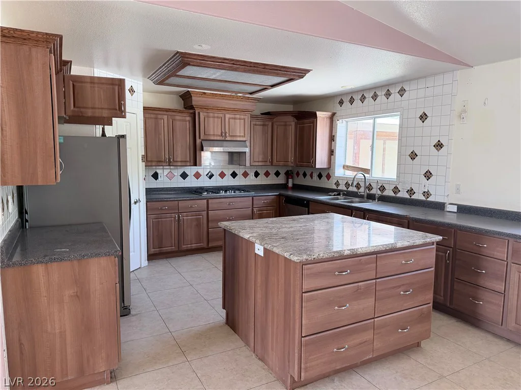 6230 Cajon, Pahrump, NV 89048