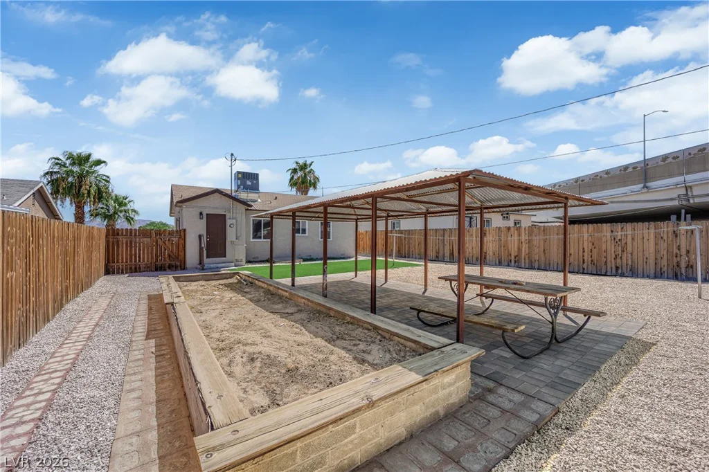 433 10th, Las Vegas, NV 89101