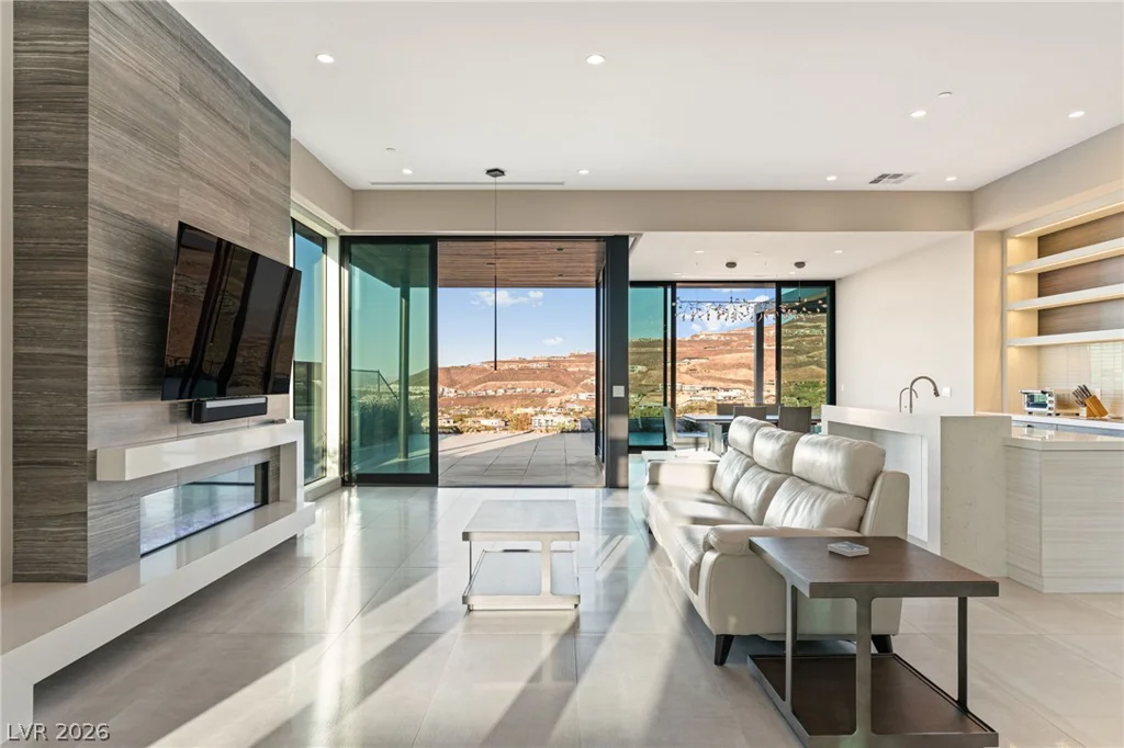 656 Falcon Summit, Henderson, NV 89012