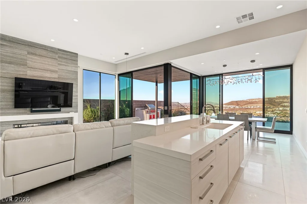 656 Falcon Summit, Henderson, NV 89012