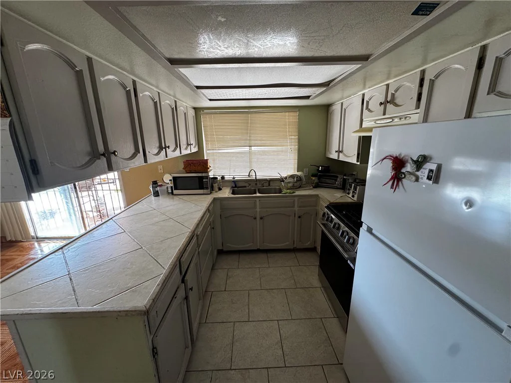 5025 Hayward, Las Vegas, NV 89122