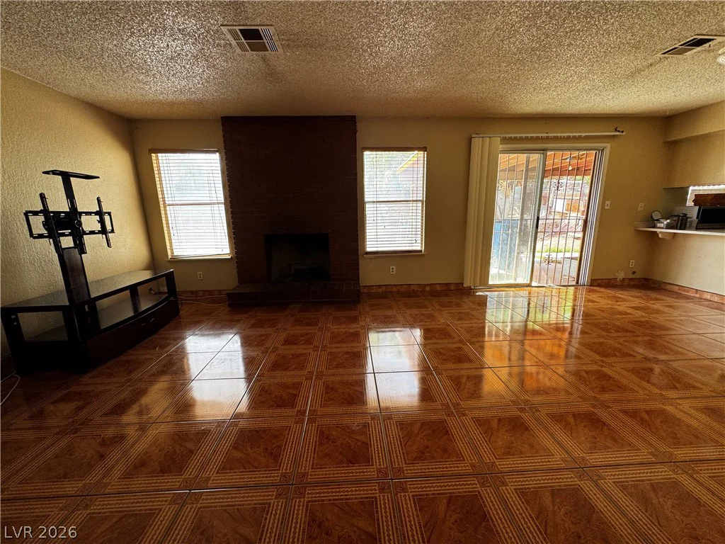 5025 Hayward, Las Vegas, NV 89122