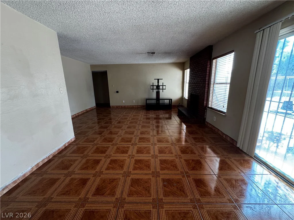 5025 Hayward, Las Vegas, NV 89122