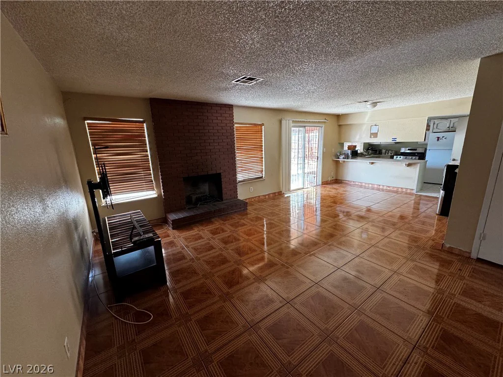 5025 Hayward, Las Vegas, NV 89122