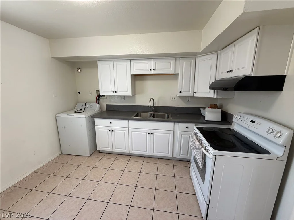 425 Merlayne, Henderson, NV 89011