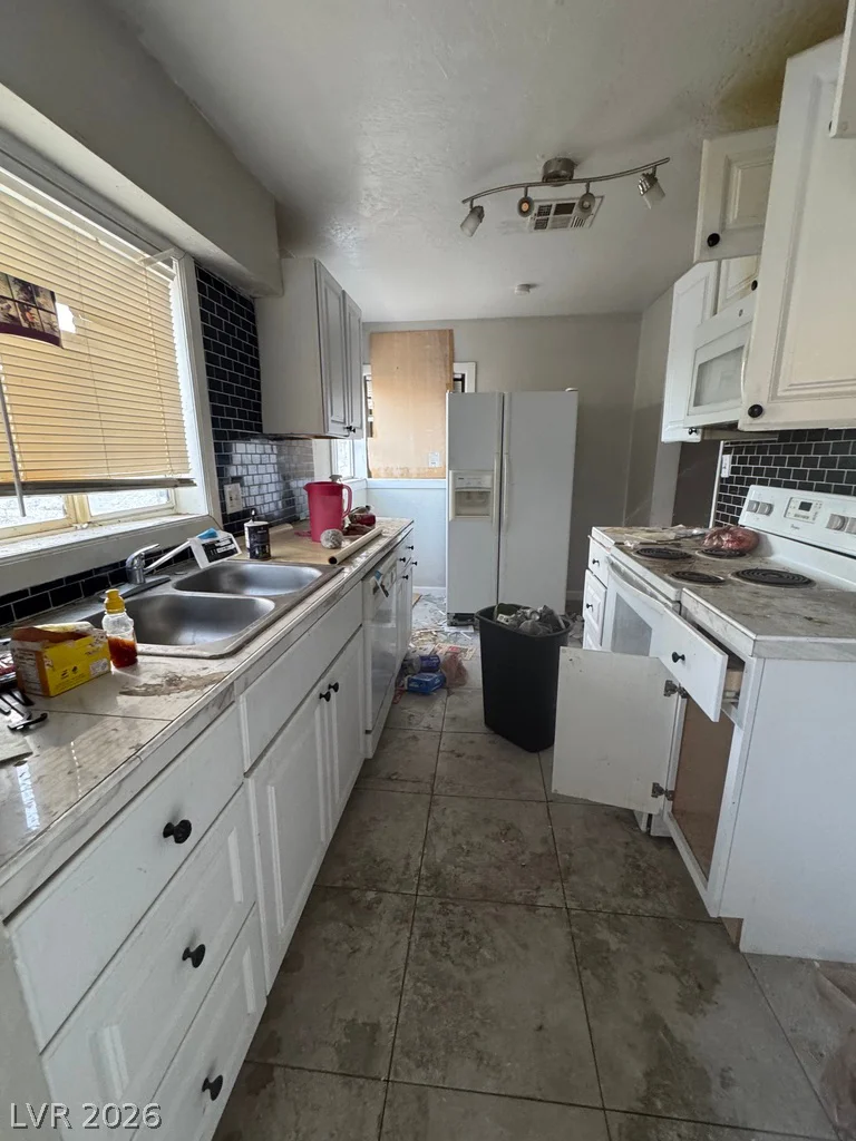 1828 Harvard, North Las Vegas, NV 89030
