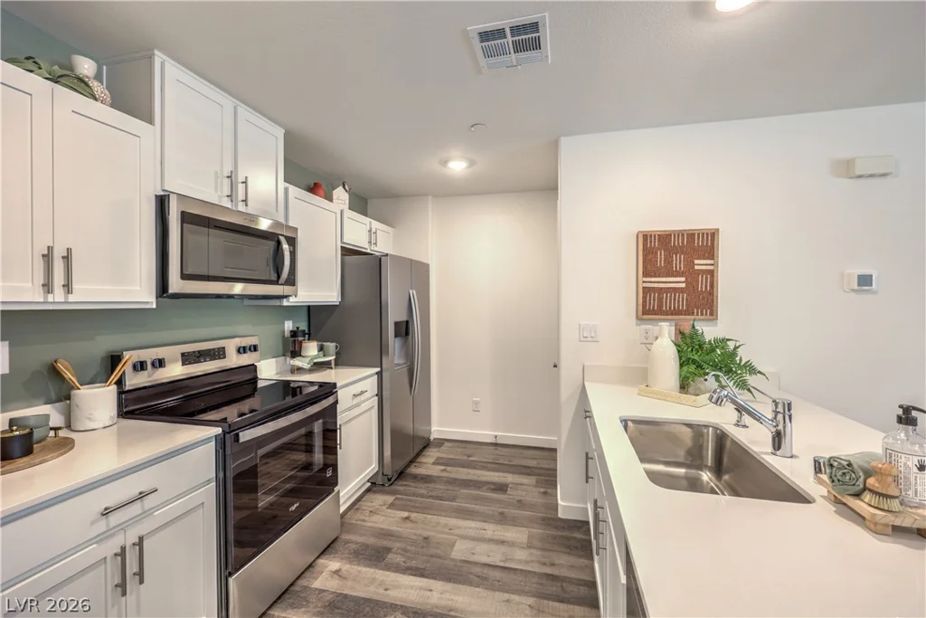 990 Desert Spruce, Las Vegas, NV 89107