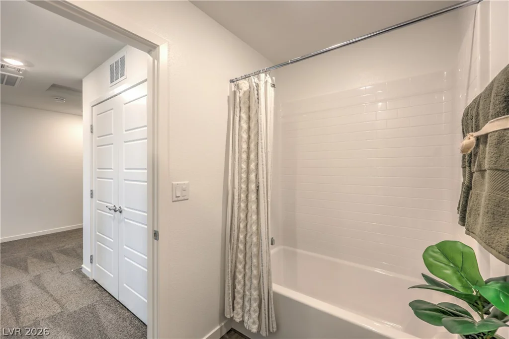 990 Desert Spruce, Las Vegas, NV 89107