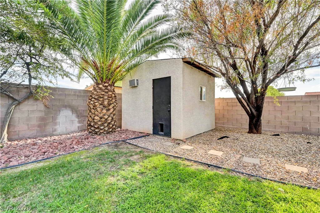 5925 Willis, North Las Vegas, NV 89031
