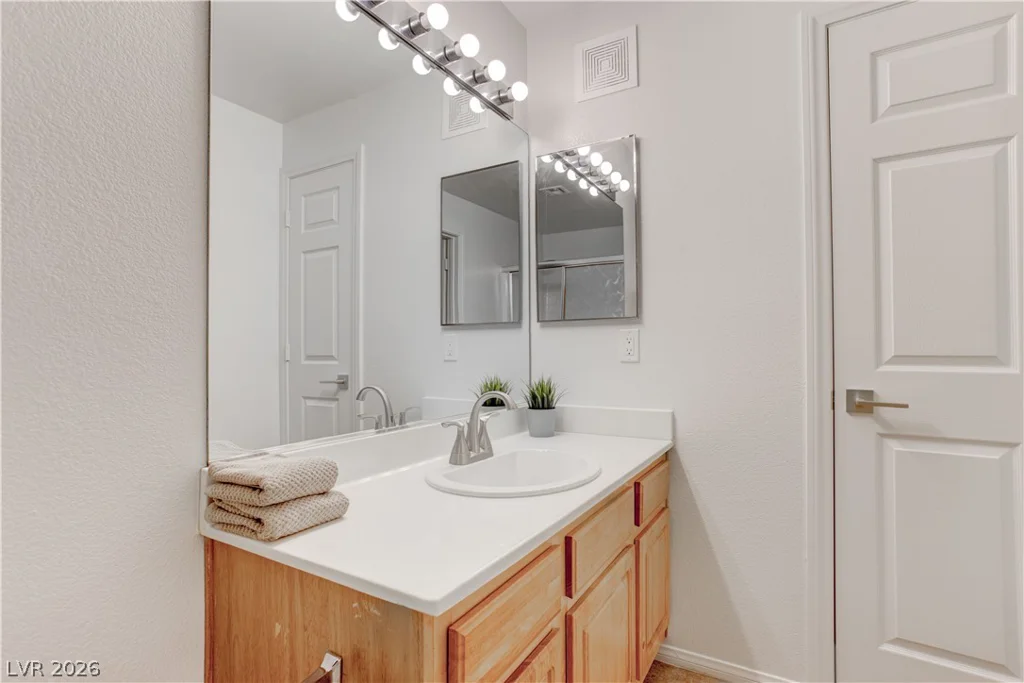 5855 Valley, North Las Vegas, NV 89031