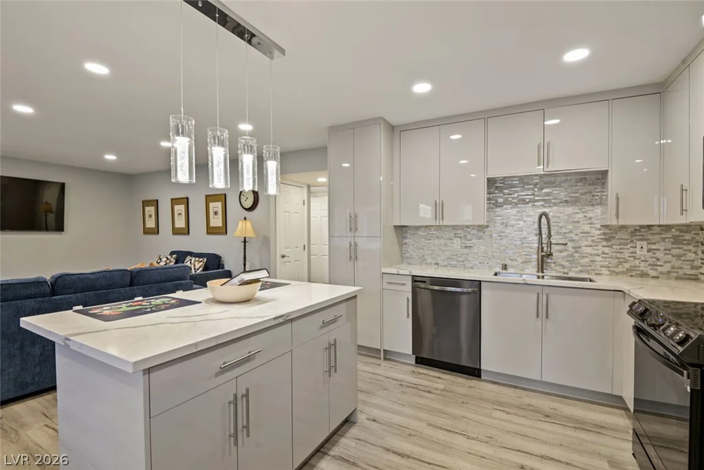 2720 Beaver Creek, Las Vegas, NV 89117