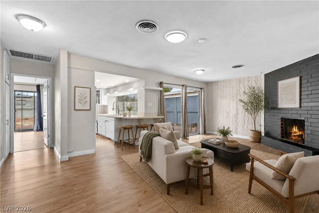 561 Bonita, Las Vegas, NV 89104