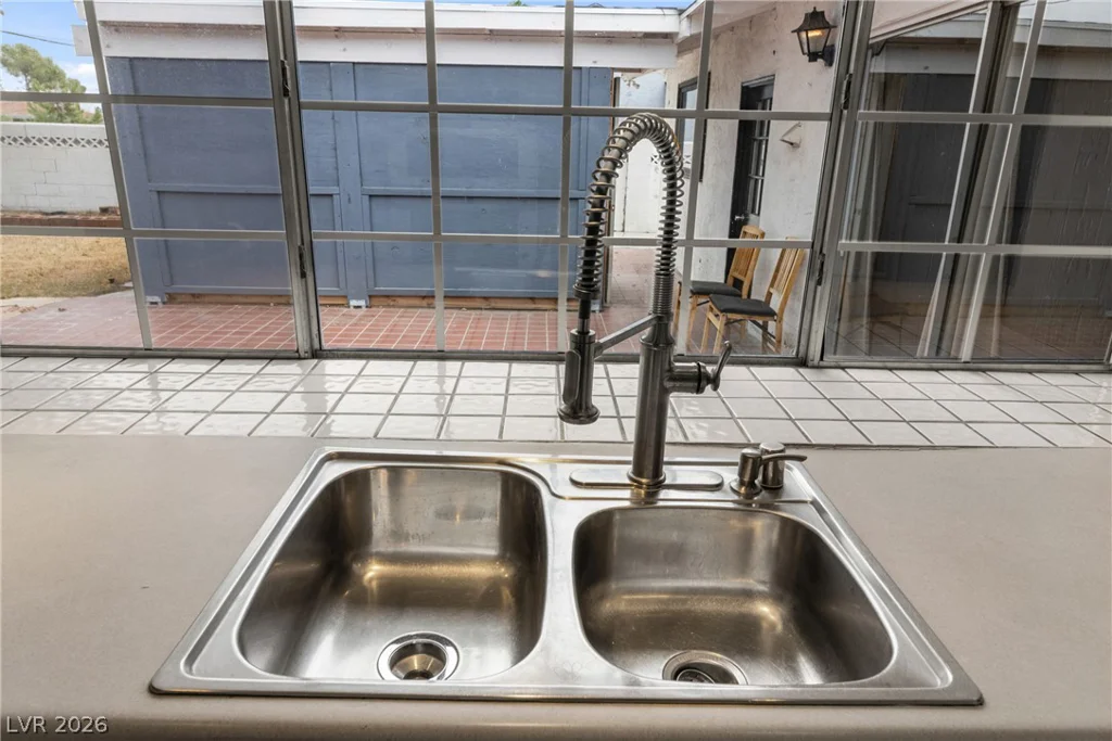 561 Bonita, Las Vegas, NV 89104