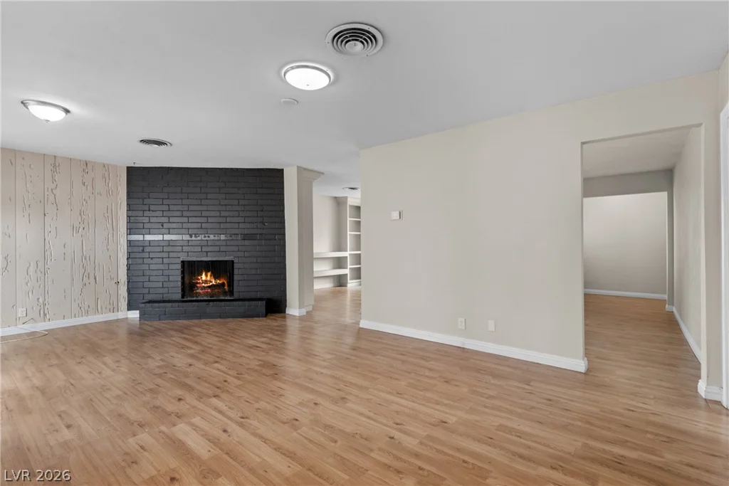 561 Bonita, Las Vegas, NV 89104