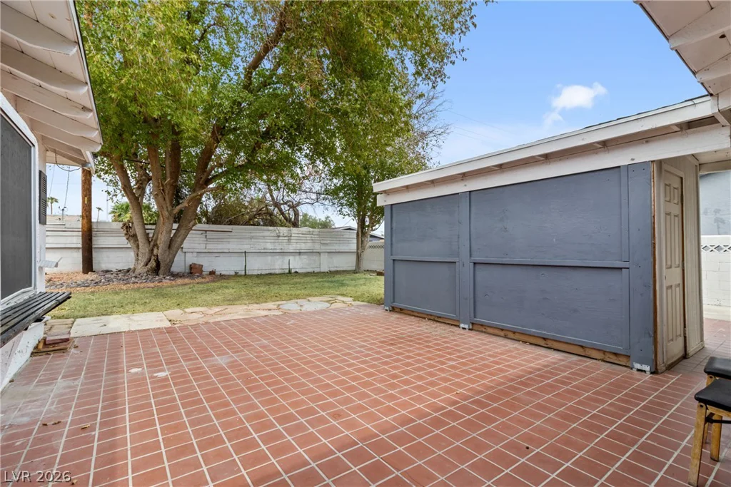 561 Bonita, Las Vegas, NV 89104