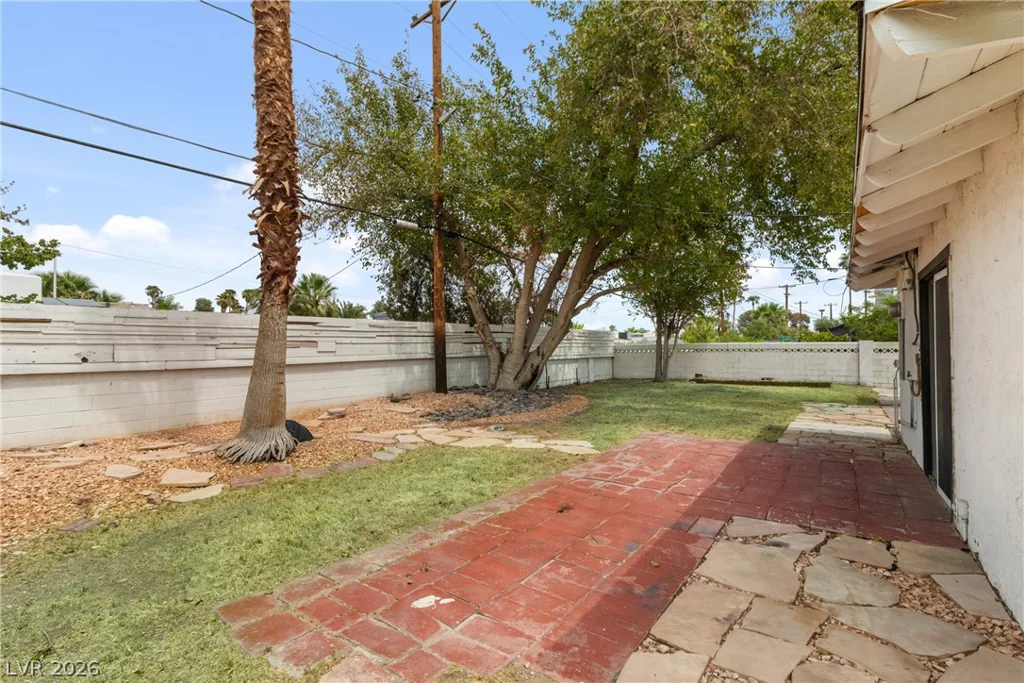 561 Bonita, Las Vegas, NV 89104