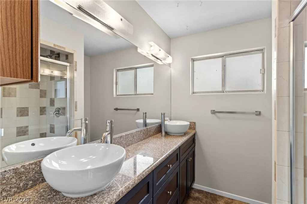 561 Bonita, Las Vegas, NV 89104