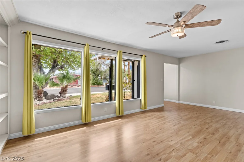 561 Bonita, Las Vegas, NV 89104