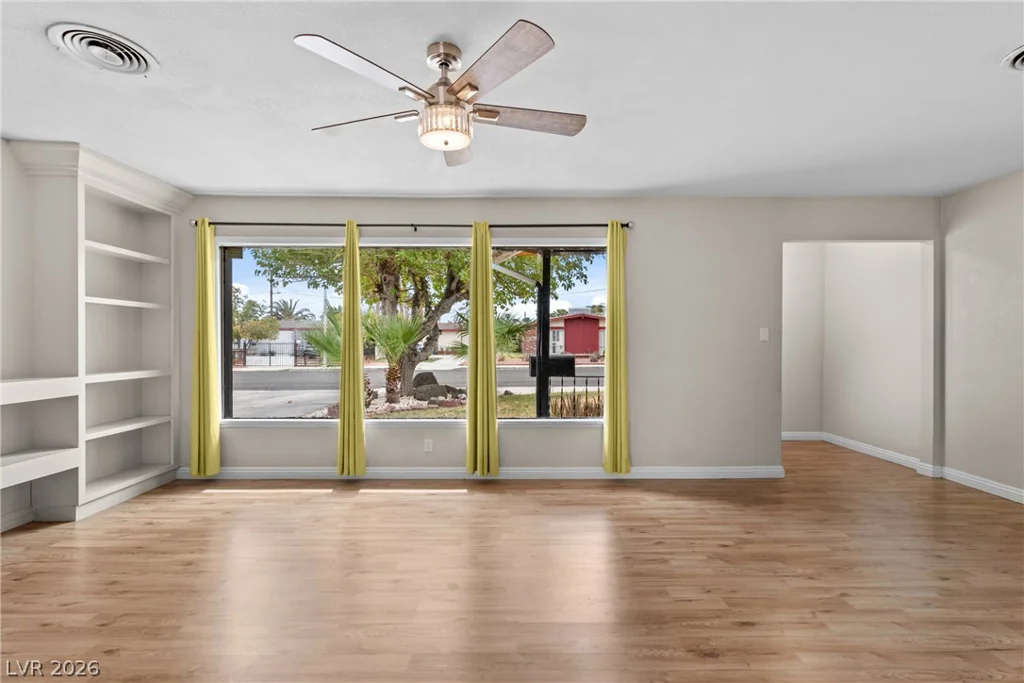 561 Bonita, Las Vegas, NV 89104
