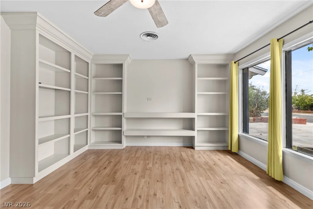 561 Bonita, Las Vegas, NV 89104