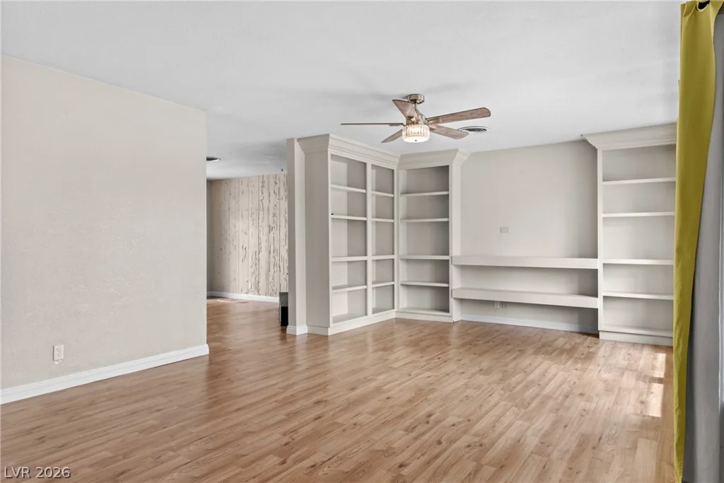 561 Bonita, Las Vegas, NV 89104