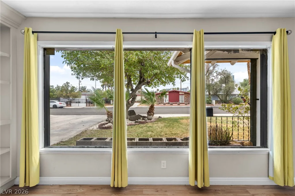 561 Bonita, Las Vegas, NV 89104