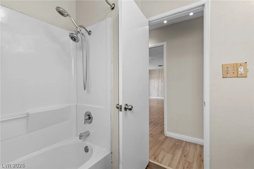 561 Bonita, Las Vegas, NV 89104
