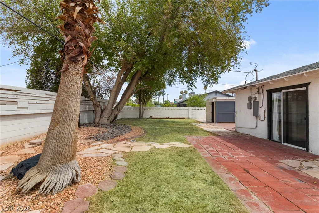 561 Bonita, Las Vegas, NV 89104