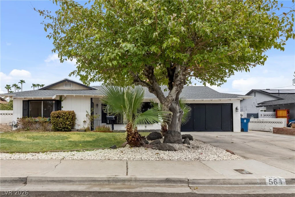 561 Bonita, Las Vegas, NV 89104