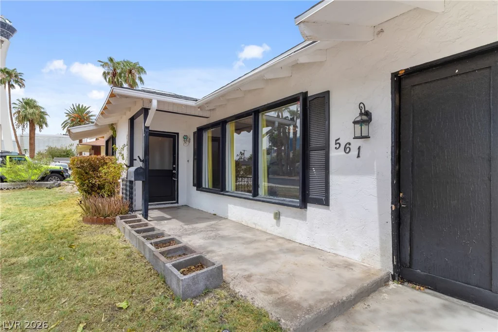561 Bonita, Las Vegas, NV 89104