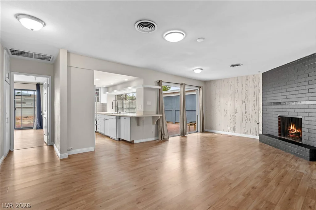 561 Bonita, Las Vegas, NV 89104