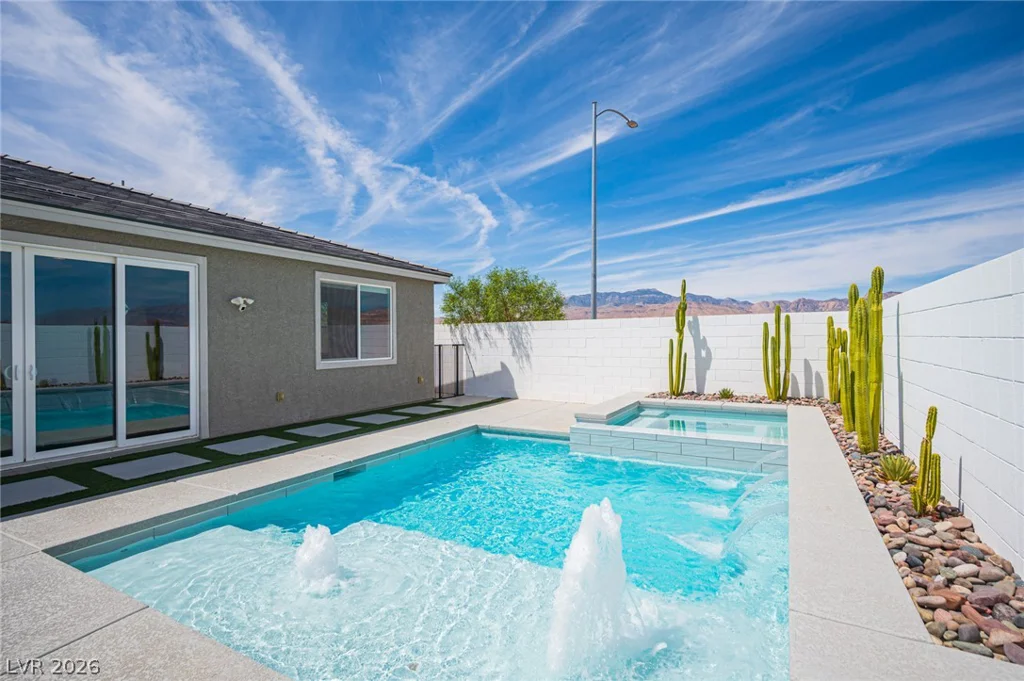 10184 Ocher Valley, Las Vegas, NV 89178