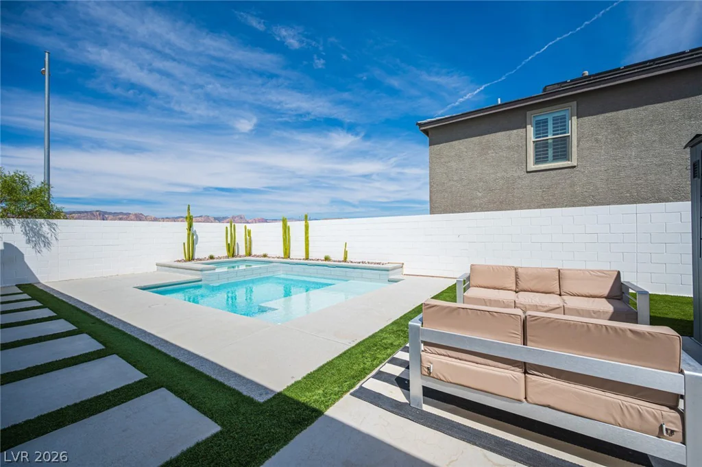 10184 Ocher Valley, Las Vegas, NV 89178